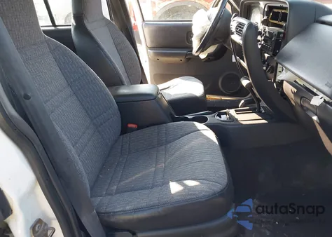 2000 Jeep Cherokee Sport z USA, uszkodzony, nr VIN 1J4FF48S8YL236910